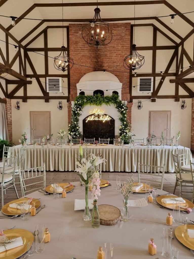 Dekoracje sal weselnych