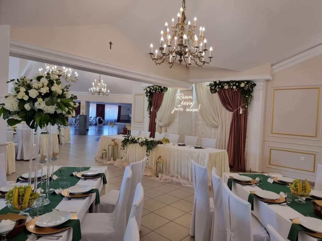 Dekoracje sal weselnych