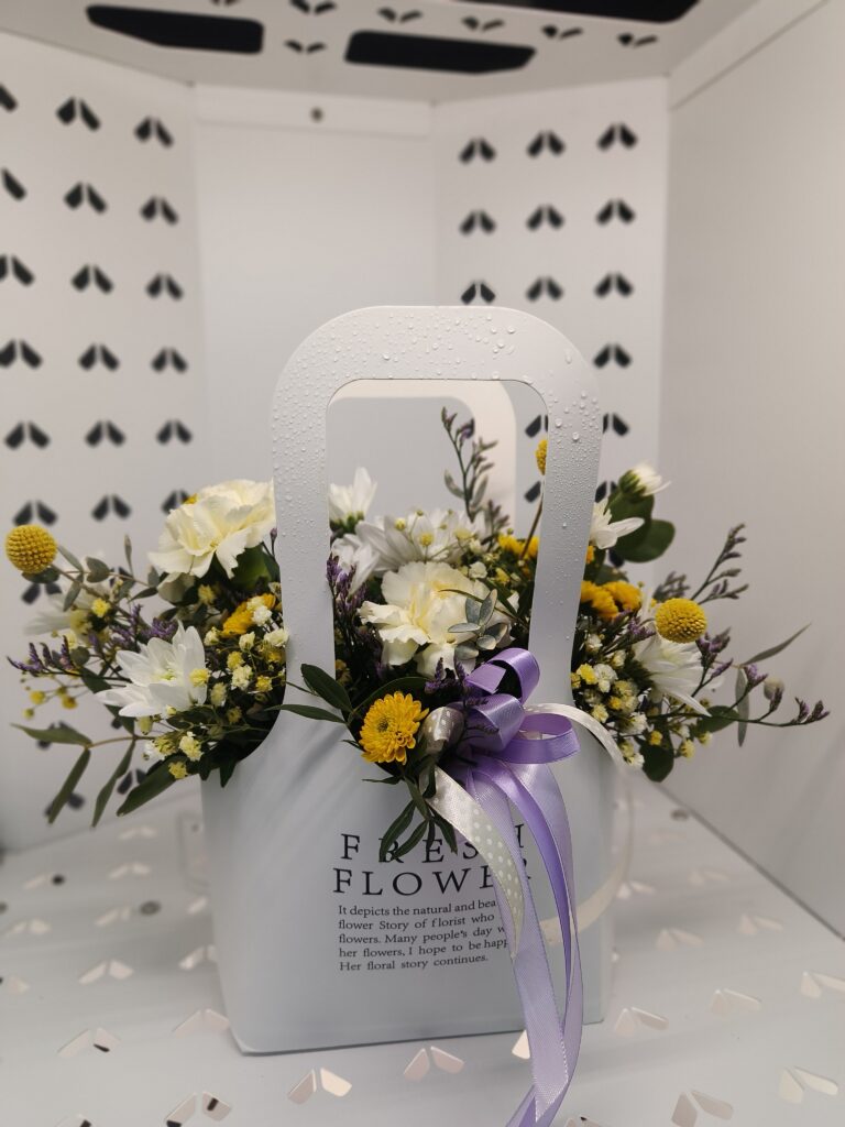 Bukiet kwiatów w torebce Fresh Flower z kwiatomatu Skierniewice