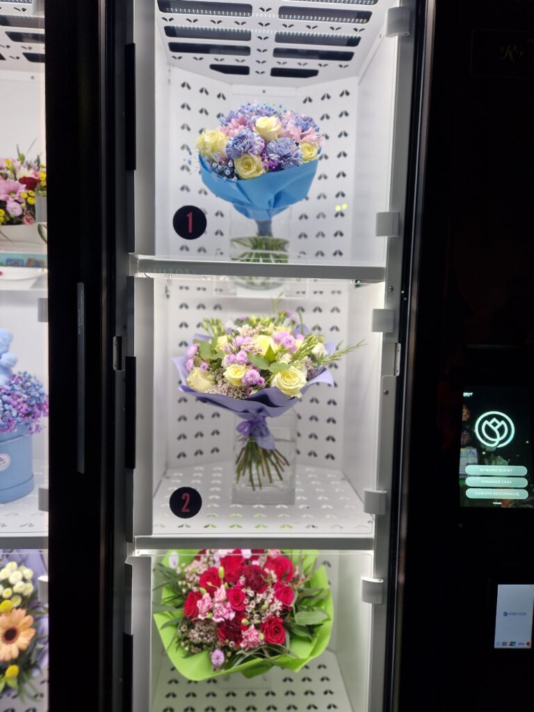 Wnętrze kwiatomatu Florystyki Maja - świeże bukiety w klimatyzowanych komorach