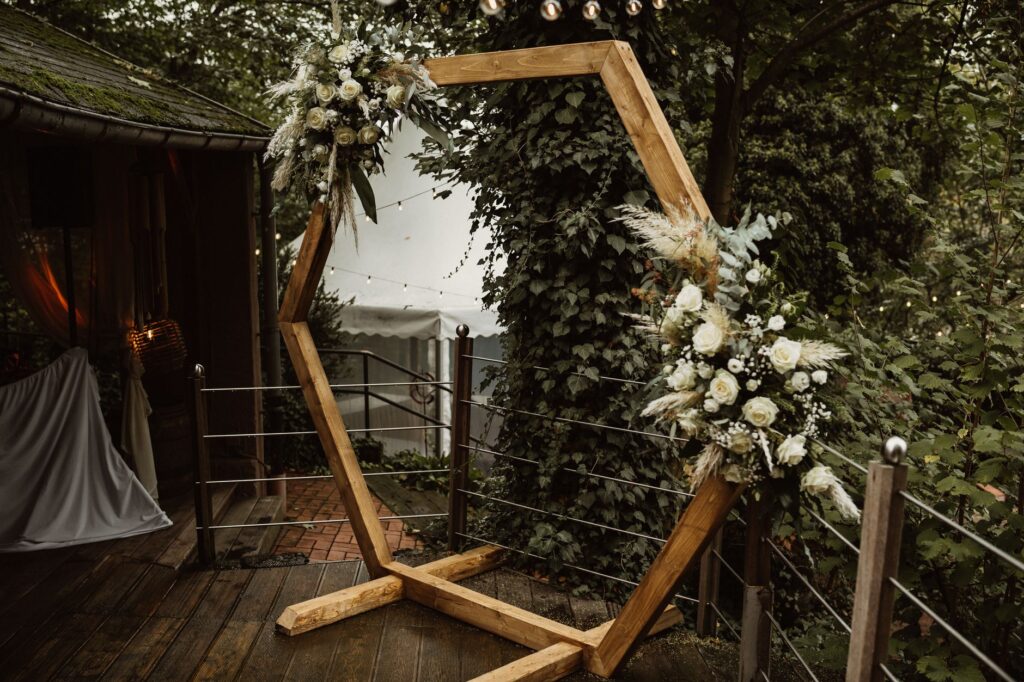 Elegancka dekoracja weselna stołu w Łowiczu